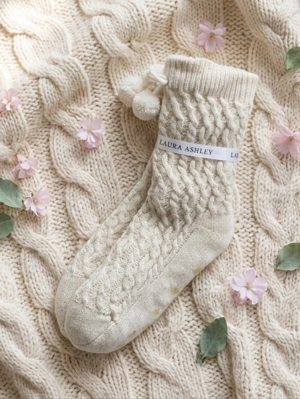 Laura Ashley NWT Cream Gold Cable Knit Fleece Lined Slipper Socks 4-11 Shoe Size